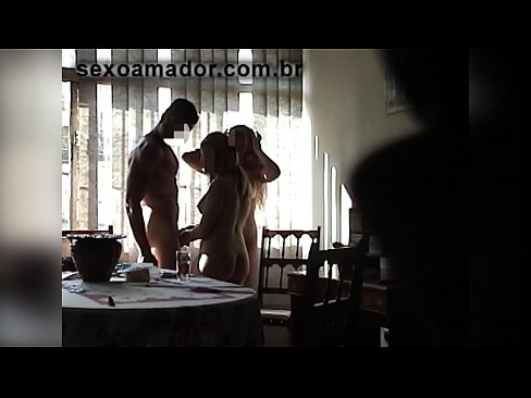 ❤️ यौन साथीहरूले एक विशाल मानिस र उहाँसँग थ्रीसमलाई निम्तो दिन्छन् ️❌ हामी मा ❌